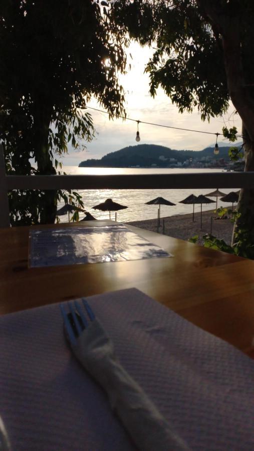 Beleris Rooms Himare Bagian luar foto