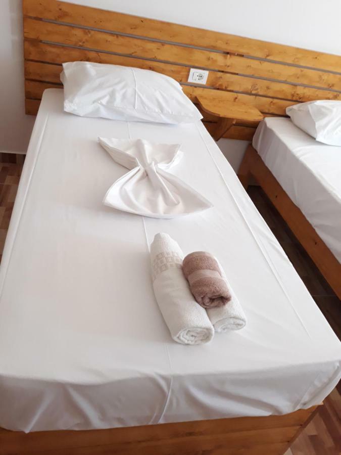 Beleris Rooms Himare Bagian luar foto