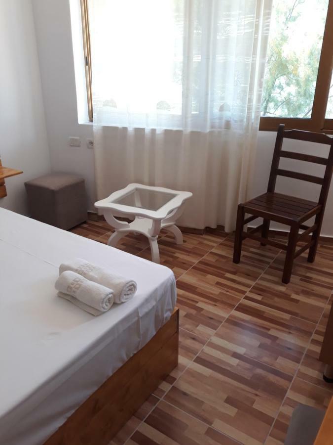 Beleris Rooms Himare Bagian luar foto