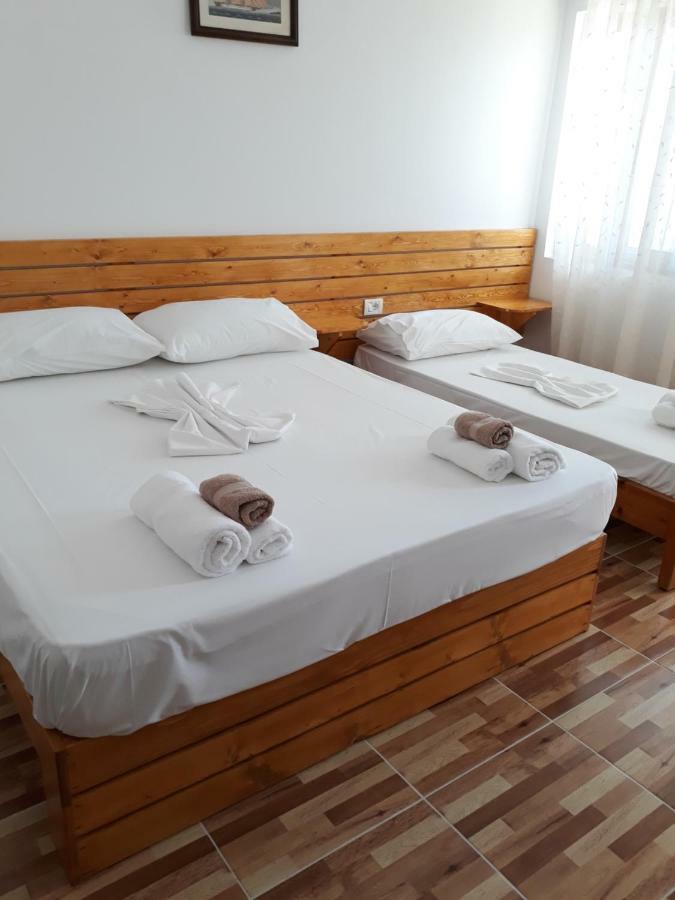 Beleris Rooms Himare Bagian luar foto