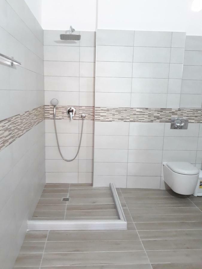 Beleris Rooms Himare Bagian luar foto
