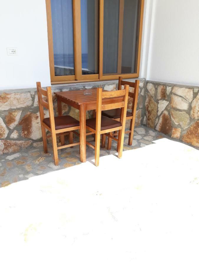 Beleris Rooms Himare Bagian luar foto
