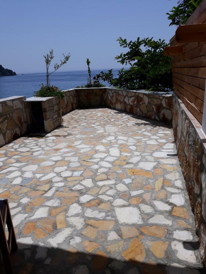 Beleris Rooms Himare Bagian luar foto