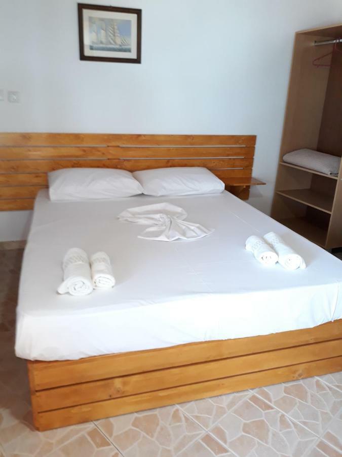 Beleris Rooms Himare Bagian luar foto