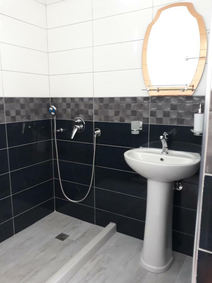 Beleris Rooms Himare Bagian luar foto