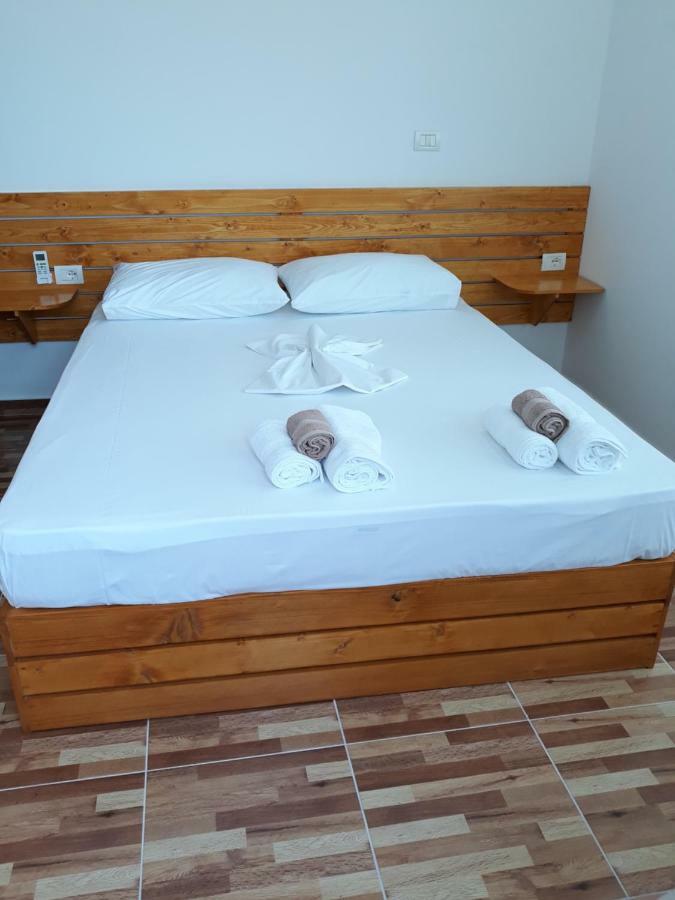 Beleris Rooms Himare Bagian luar foto