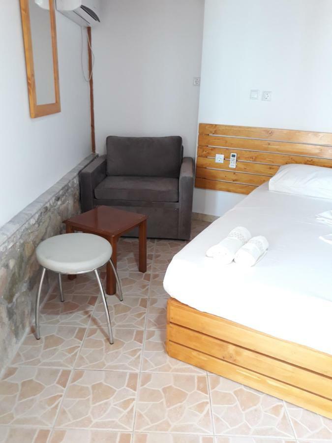 Beleris Rooms Himare Bagian luar foto
